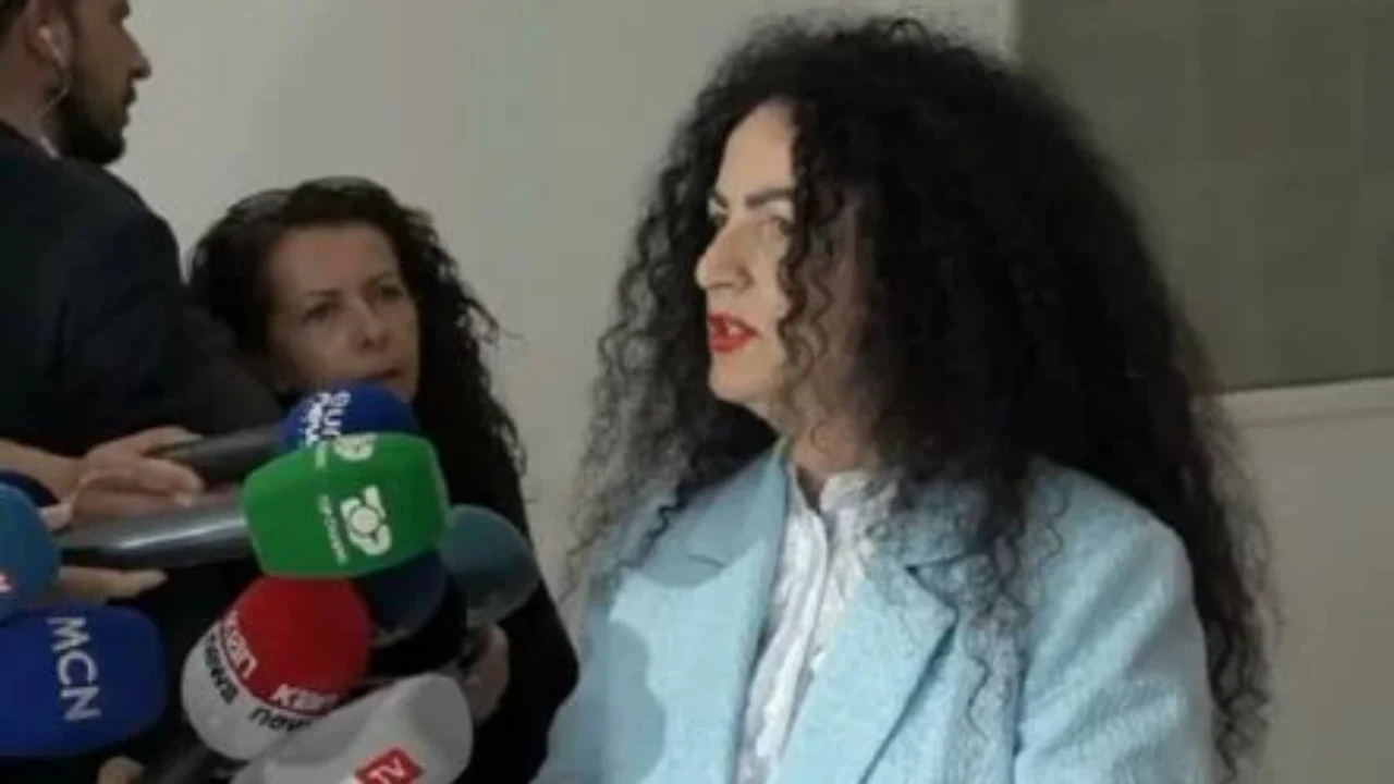 FOTOLAJM/ PD e përjashtoi nga kandidimi, demokrati ia jep votën Mereme Selës