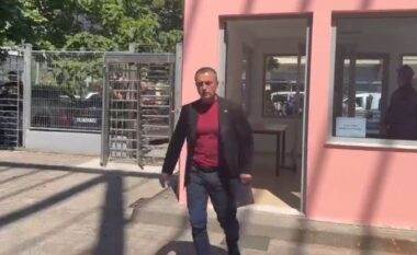 VIDEO/ Deputeti i PS, Tërmet Peçi paraqitet në ambientet e SPAK