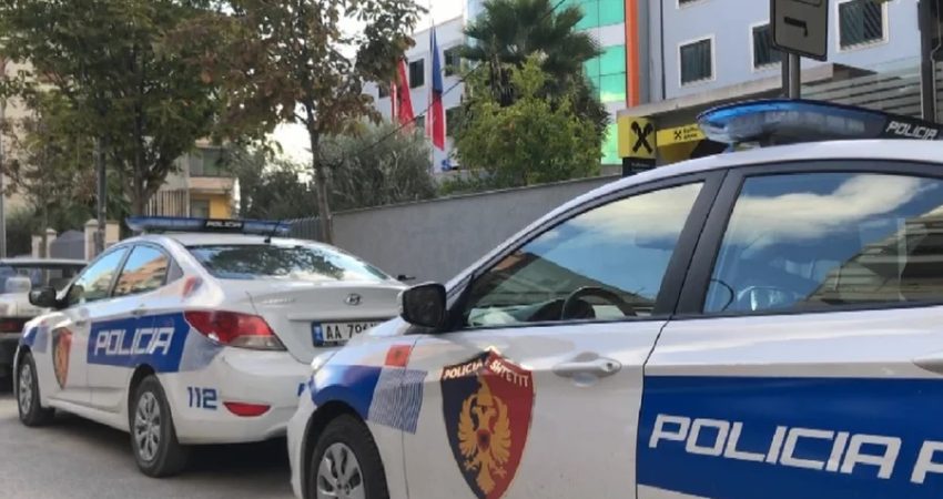 Konflikt mes disa personave në një lokal në Kamëz, i përfshirë edhe një efektiv i FNSH, pezullohen nga detyra dy policë
