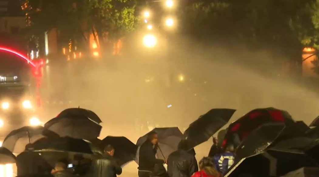 Opozita mbyll protestën e 8 të kombëtare  Policia i bllokoi marshimin