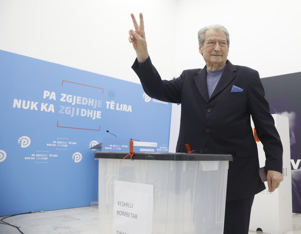 I vetëm në garë për kreun e PD  voton Berisha  Proces shembullor  Salianji  Përfaqësuesit e botës së krimit nuk kanë vend në parti