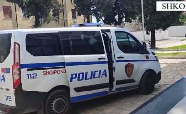 Tentoi t’i shpëtonte policisë duke vrapuar, arrestohet 19-vjeçari që mbante armë zjarri
