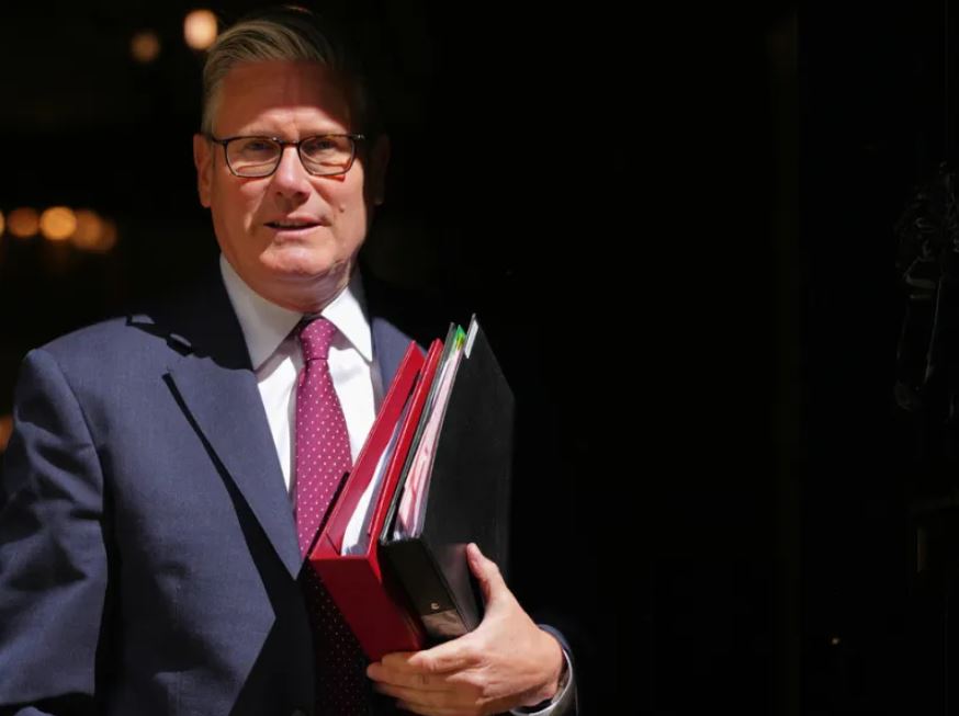 Presion ndaj Keir Starmer pas humbjes së Laburistëve në zgjedhjet lokale  fraksionet brenda partisë shqyrtojnë mundësitë e largimit të tij