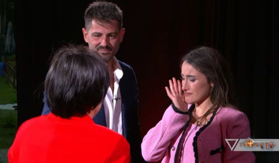 Indri merr surprizën e veçantë nga djali dhe nëna në 37 vjetorin e lindjes  festës i bashkohet edhe Vanesa  fermerja nuk mbahet nga lumturia  VIDEO 