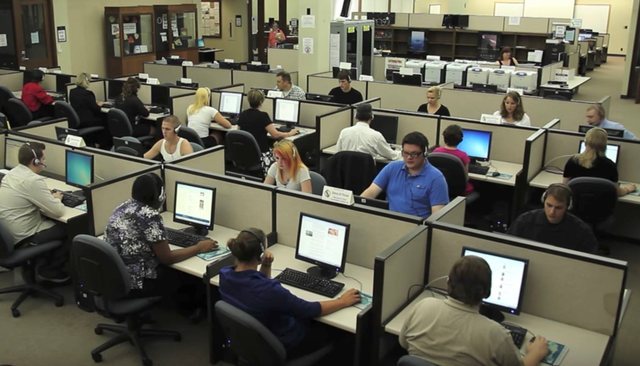Goditet një tjetër Call Center  Arrestohen 4 shqiptarë dhe 3 të huaj  nën hetim 27 të tjerë  ja çfarë u sekuestrua