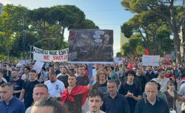 Zgjerohet protesta/ Qytetarët në Tropojë protestojnë sot në orën 18.00 përpara muzeut të qytetit: Merr familjen me vete dhe hajde protesto