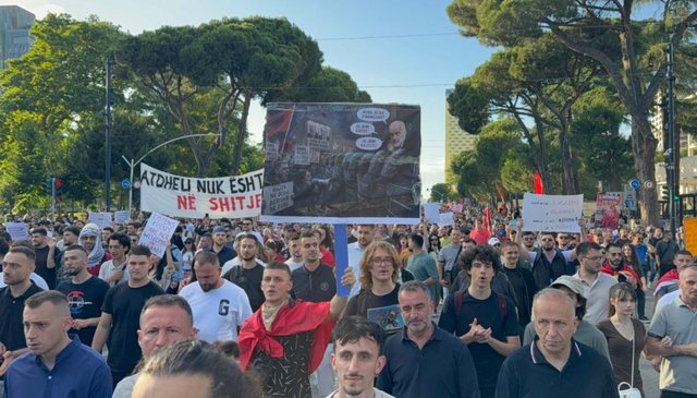 Zgjerohet protesta/ Qytetarët në Tropojë protestoj