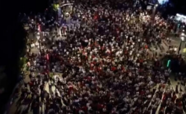 Protestuesit pushtojnë rrugët e Tiranës, marshim kilometrik: Nesër më shumë