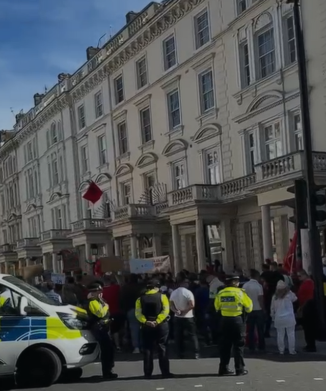 Protesta zhvendoset edhe në Mbretërinë e Bashkuar  qindra shqiptarë protestojnë në Londër