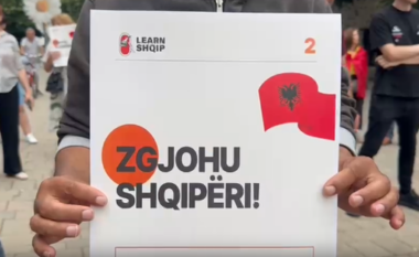 Protestë qytetare në Korçë/ Turisët nga Hollanda motivojnë protestuesit: Të rinjtë duhet të rrinë në Shqipëri