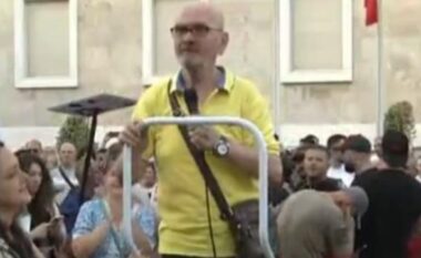 Thirrja e aktorit Mehdi Malkaj: Për dashurinë jap jetën, për atdheun jap dashurinë
