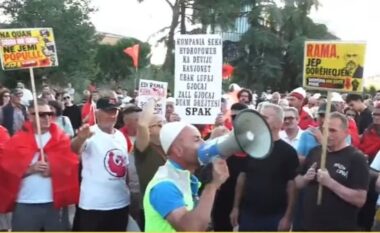“Nuk ka zgjedhje të parakohshme, atë e vendos sovrani”/ Aktivisti Arben Kola fton bizneset tu bashkohen tubimit: Mbyllni qepenët