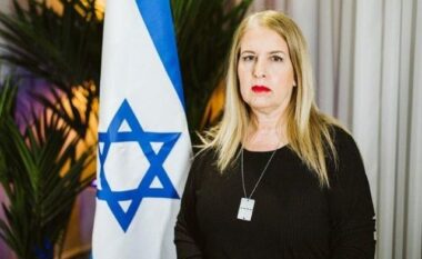 Protestuesit grisën flamurin izraelit/ Ambasadorja e Izraelit në Tiranë, Peleg: Ky akt cënon dinjitetin e popullit shqiptar