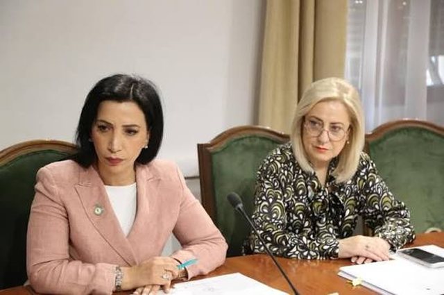 protesta-e-23-per-largimin-e-rames-reagojne-per-here-te-pare-deputetet-socialiste-lindita-nikolla-dhe-evis-kushi