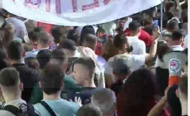 Vijon marshimi i protestuesve në Tiranë: Rama jep dorëheqjen, nuk ka negociata!