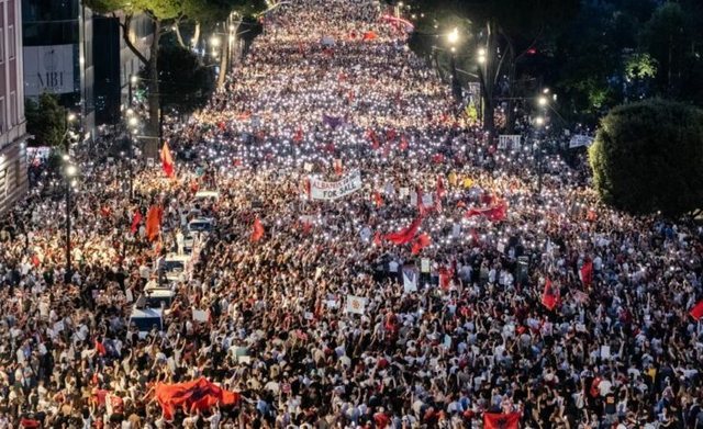 Sot protesta e 28 të kombëtare për largimin e Kryeministrit  Diaspora i bashkohet tubimit  Rama jep dorëheqjen