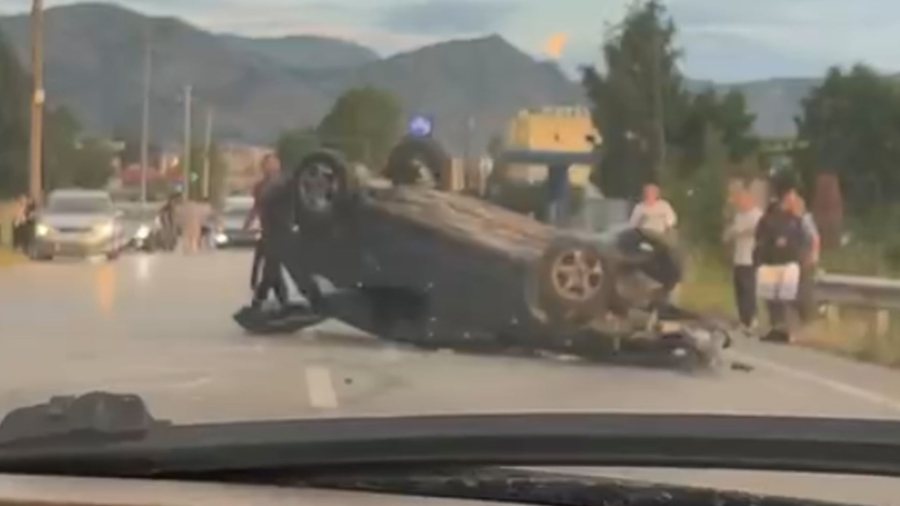 Aksident në aksin Korçë-Maliq, përmbyset makina, n