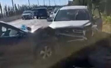 Makinat përplasen “kokë më kokë” në Dhërmi, plagosen 4 persona dhe dërgohen me urgjencë për në Spitalin e Vlorës