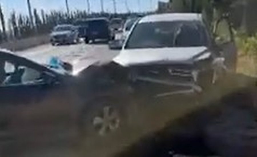 Makinat përplasen  kokë më kokë  në Dhërmi  plagosen 4 persona dhe dërgohen me urgjencë për në Spitalin e Vlorës