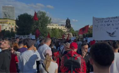 Nis protesta e 20-të! Qytetarët mblidhen në Sheshin Skënderbej, pritet të marshojnë drejt Kryeministrisë
