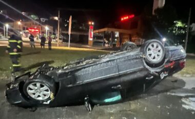 Aksident i rëndë në Lushnje/ Makina përplaset me bordurat anësore, humb jetën 43-vjeçari (EMRI)