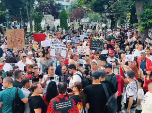 “Rrjolli nuk hesht”, Valë revolte ndaj qeverisë edhe në Shkodër: Revolucion!