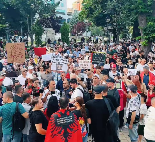  Rrjolli nuk hesht   Valë revolte ndaj qeverisë edhe në Shkodër  Revolucion 