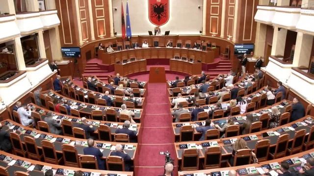Përplasja me ministrin Malaj  Agron Shehaj përjashtohet nga seanca në Kuvend