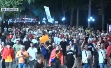 Marshim masiv i protestuesve, vargu kilometrik kalon nga ish ekspozita: Rama në burg, Berisha në burg