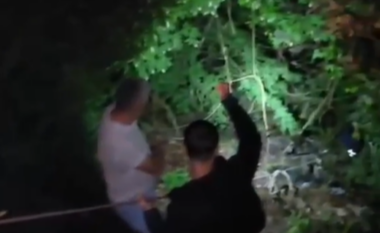 Aksident pranë Syrit të Kaltër/ Bien në humnerë me motor dy persona