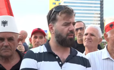 Dita e 22-të e protestës/ Nis grumbullimi në sheshin “Skëndërbej”, qytetarët kërkojnë dorëheqjen e kryeministrit