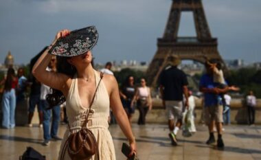 Vapa ekstreme në Francë i merr jetën 3-vjeçarit, mbeti i bllokuar në makinë për 45 minuta