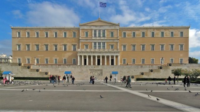 “Të kthehen emigrantët”/ Greqia ashpërson ligjin p