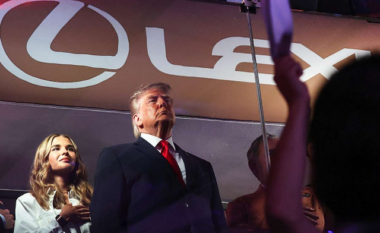 FOTO/ “Trump ishte plotësisht zgjuar”, pronari i Knicks sqaron pamjet që bënë xhiron e rrjetit!
