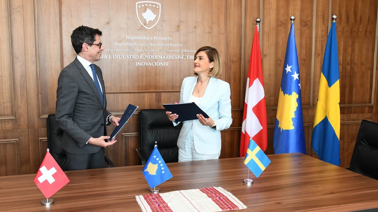 Kosova dhe Zvicra nënshkruajnë marrëveshje  8 78 milionë franga për transformimin e gjelbër të bizneseve