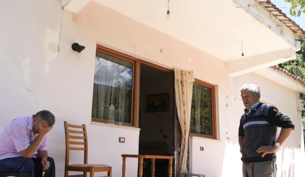 Pesë muaj në qiell të hapur  Rrëshqitjet e tokës në Spathar të Librazhdit  banorët ende pa një zgjidhje për banesat