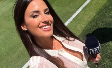 E cilësuar si “mbretëresha e ekranit” në Itali, prezantuesja sportive ‘vjedh’ vëmendjen në Kupën e Botës (FOTO)