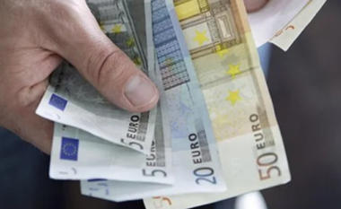 Çfarë po ndodh me monedhat e huaja? Ja sa shitet dhe blihet euro dhe dollari për ditën e sotme