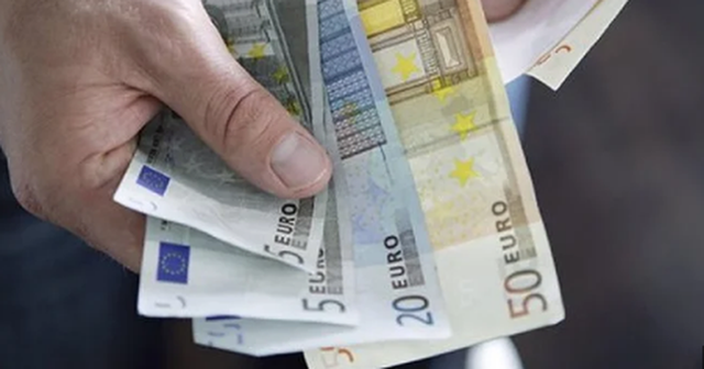 Çfarë po ndodh me monedhat e huaja  Ja sa shitet dhe blihet euro dhe dollari për ditën e sotme