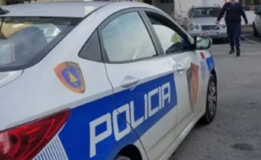 Konflikt për motive të dobëta, 32-vjeçari plagos me thikë një 41-vjeçar dhe godet me grushte një person tjetër