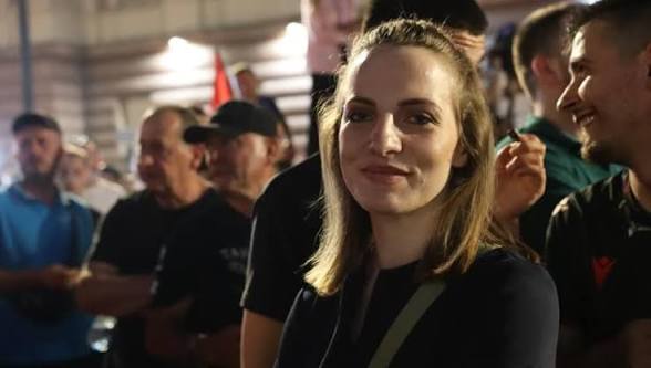 FOTO   Në tribunën më të bukur të demokracisë   mori pjesë në protestën në Tiranë  reagon Koçeku