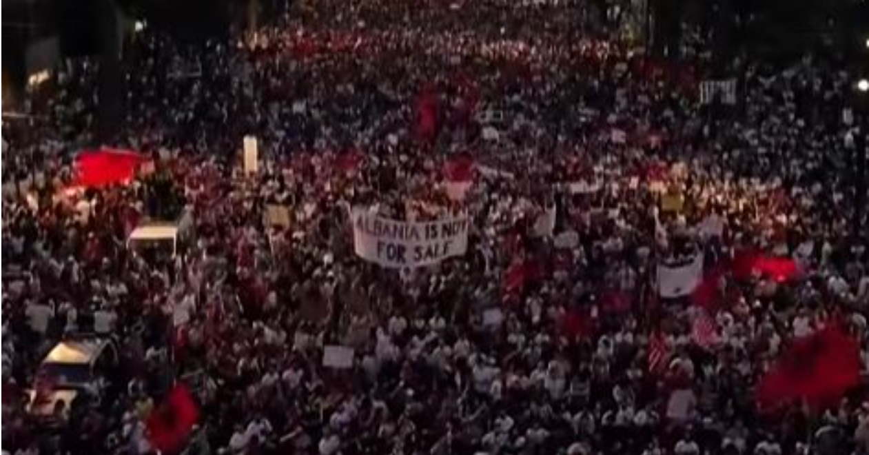 Protesta masive për largimin e Ramës  DW publikon pamjet me dron  Pjesëmarrja dhe mobilizimi më i madh