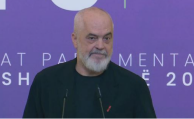 VIDEO/ Rama shpërthen keq ndaj protestuesve: Janë bërë parellinj me shalë dhe me kremra, është krijuar një skemë për t’u dukur njësoj si droga, që të shtojnë dozën ‘like’ e ‘followers’…