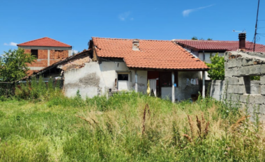 E rëndë në Maliq, 55-vjeçarja gjendet e pa shenja jete në banesë, për çfarë dyshohet