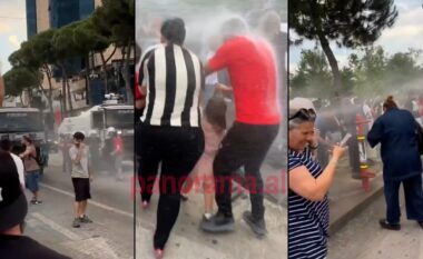 VIDEOLAJM/ Skandal, momenti kur policia hodhi ujë me presion dhe ndaj prindërve me fëmijë të vegjël që dolën në protestë
