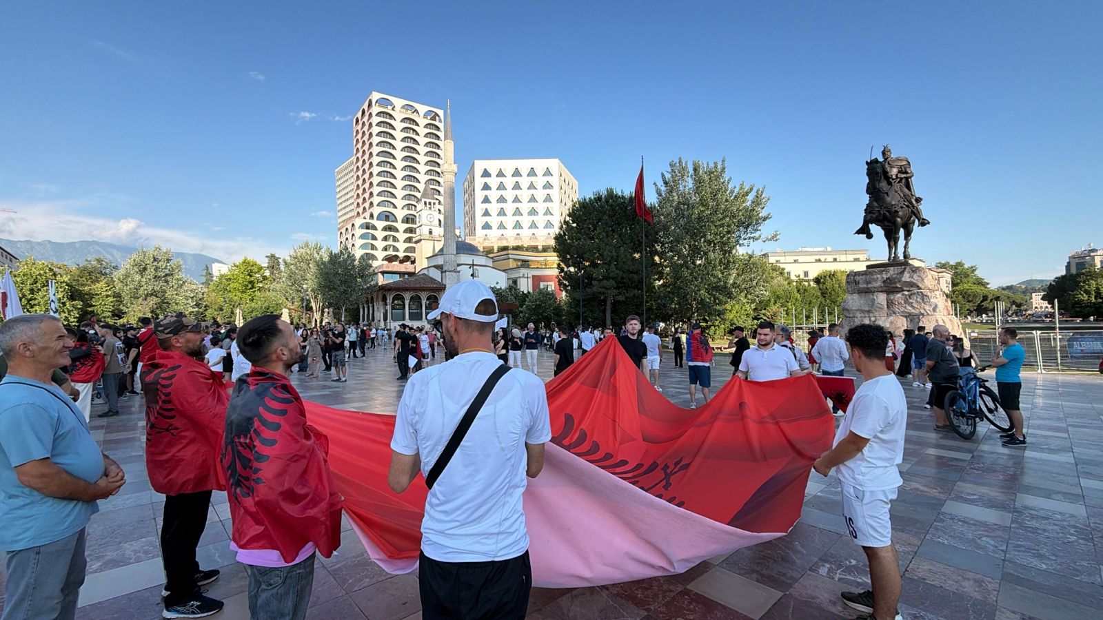 Nis protesta e 10-të kundër qeverisë, qytetarët mb