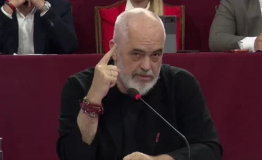 Mbledhja e grupit të PS/ Revoltohet Rama, i bie tavolinës me grusht: Nuk ka marinë në Zvërnec, laguna nuk preket… (VIDEO)