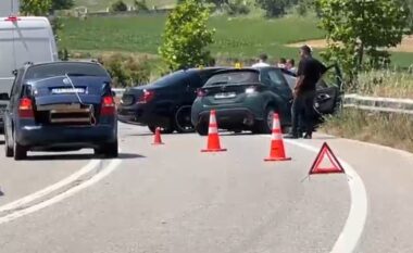 Aksident i rëndë në aksin Levan-Tepelenë/ Përplasen 5 automjete, mes të plagosurve edhe dy turistë gjermanë (VIDEO+FOTO))