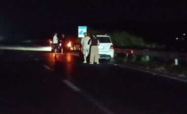 EMRI/ Identifikohet viktima e aksidentit në Lushnje, Policia jep detajet: U godit nga dy makina njëra pas tjetrës, arrestohen shoferët!