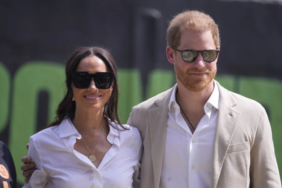 harry-dhe-meghan-pranojne-oferten-do-qendrojne-ne-pronen-mbreterore-gjate-vizites-ne-britani